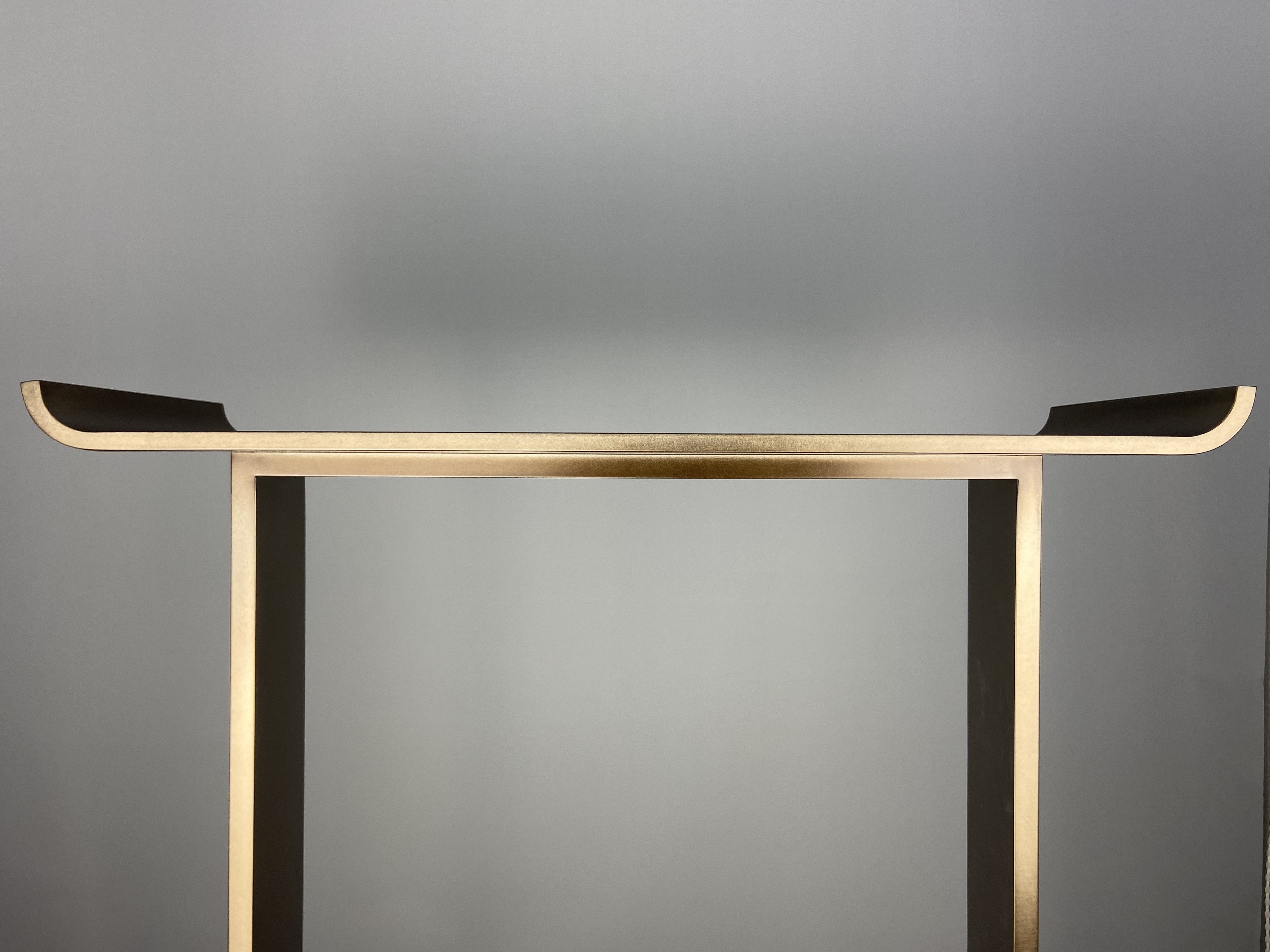 廈門(mén)恒禾別墅：金屬玄關(guān)桌