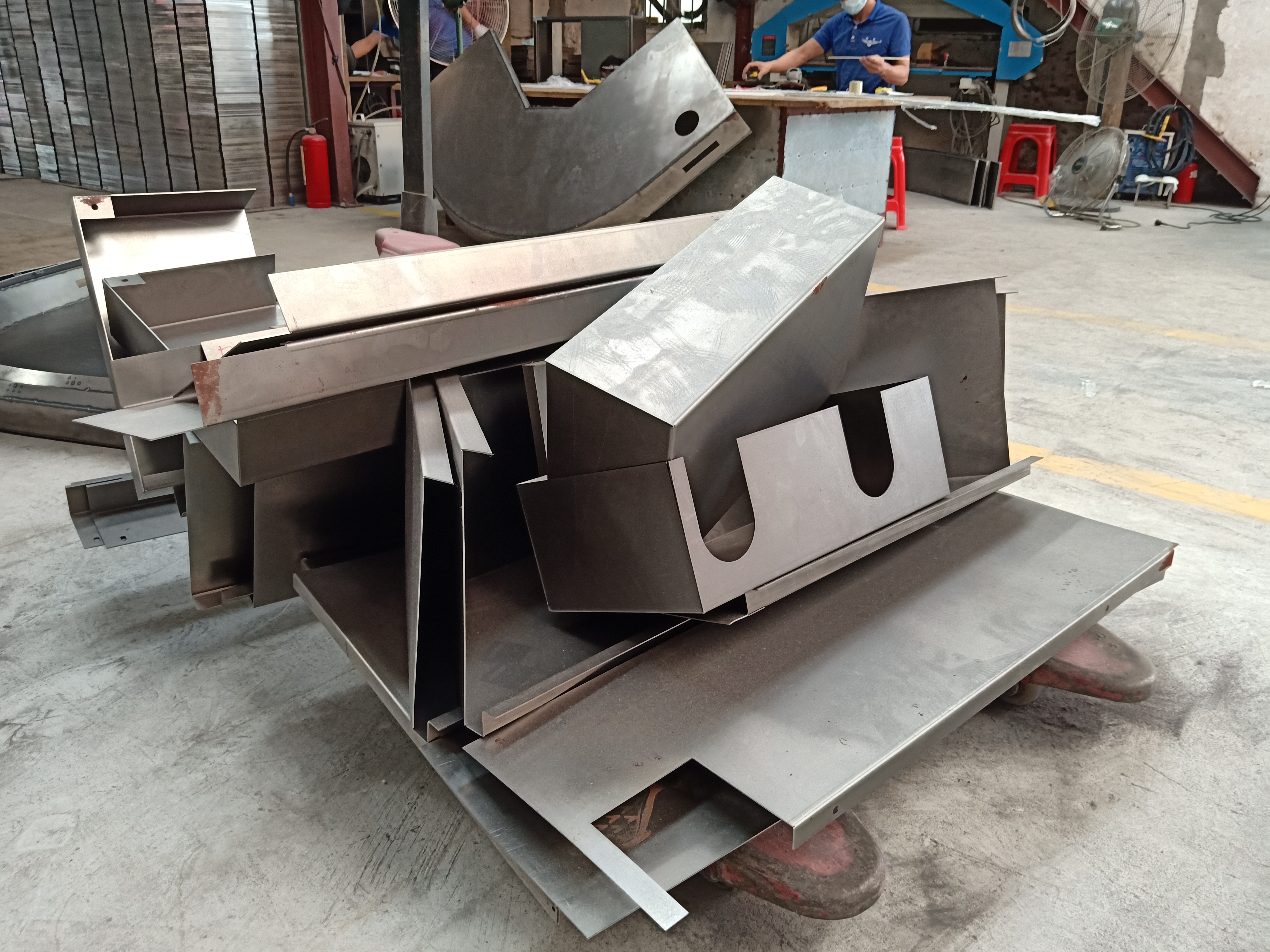 機殼設(shè)備件