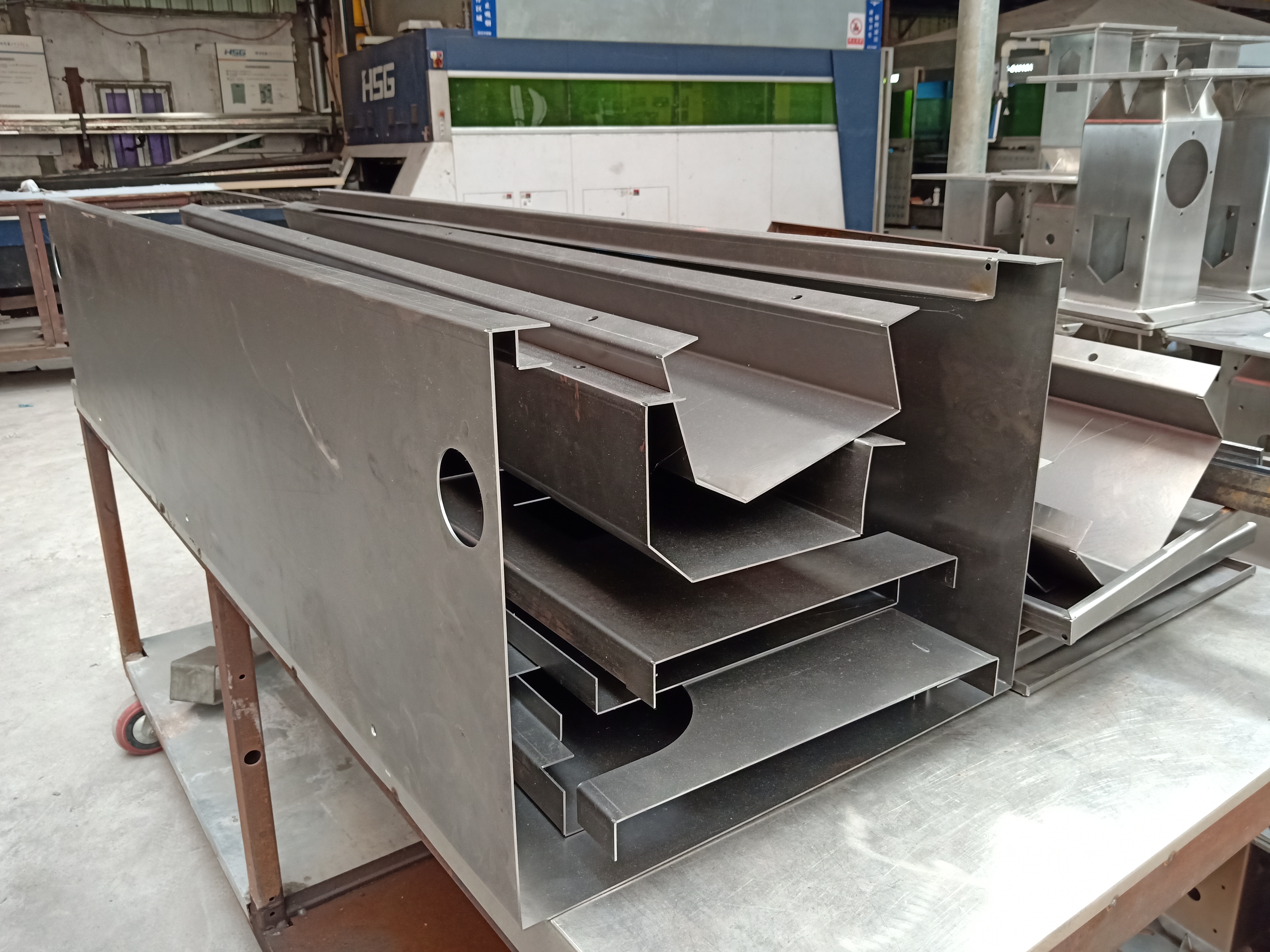 機殼設(shè)備件