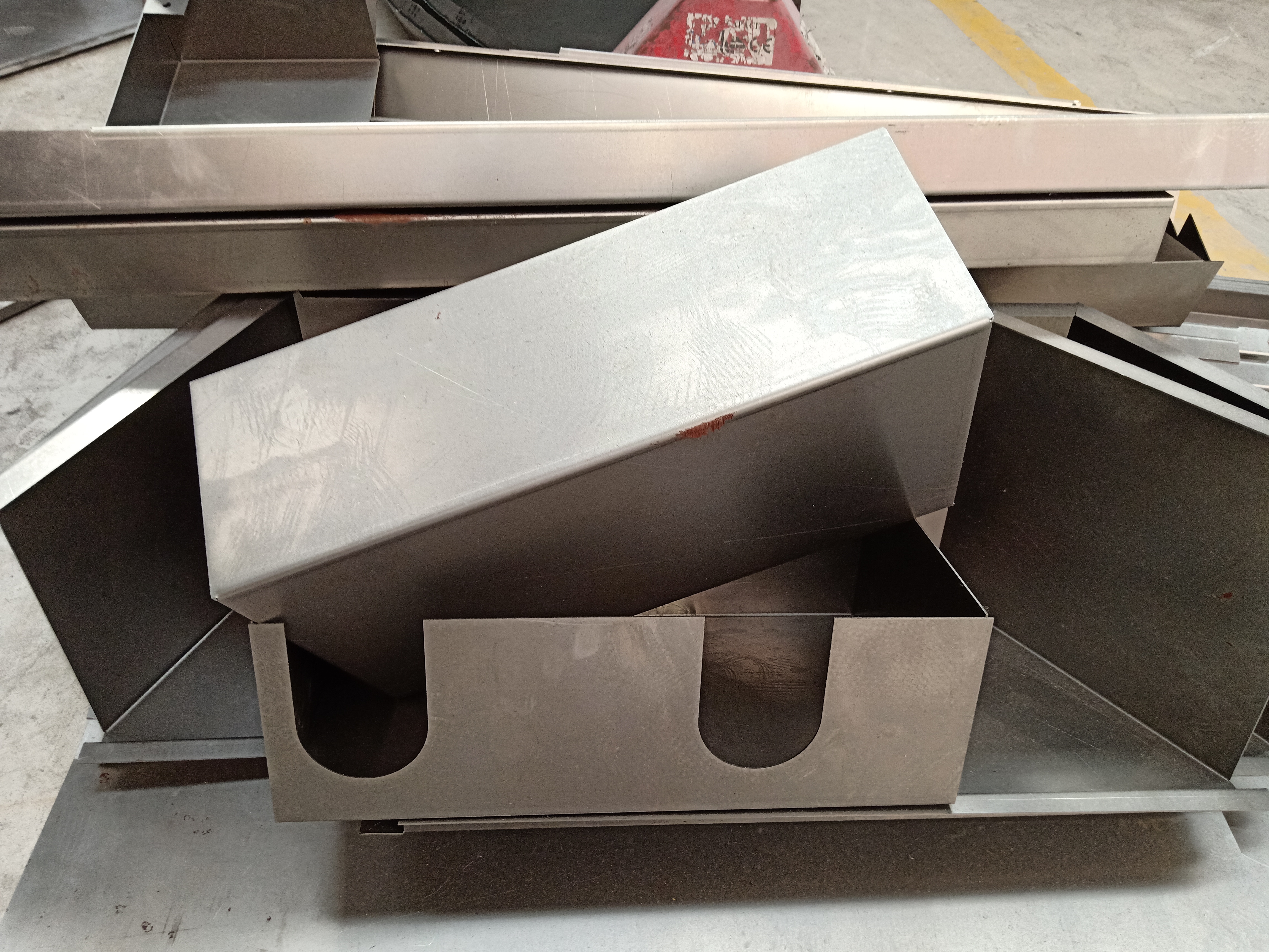 機殼設(shè)備件